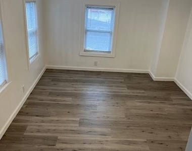 220 Cattell Street - Photo Thumbnail 4