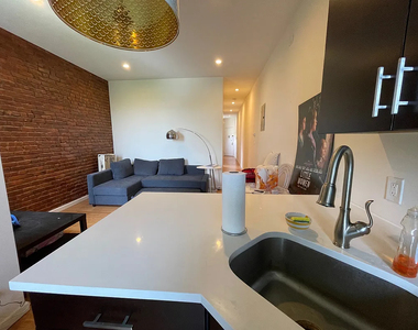 767 Park Place - Photo Thumbnail 2