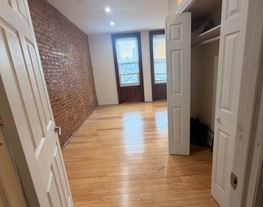 767 Park Place - Photo Thumbnail 3