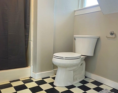 21 Sigourney Street - Photo Thumbnail 10