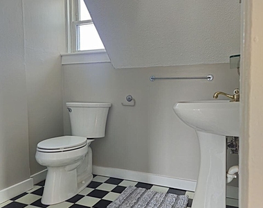 21 Sigourney Street - Photo Thumbnail 9