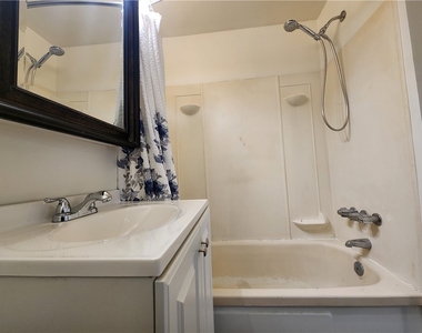 305 Marguerite Ave - Photo Thumbnail 3