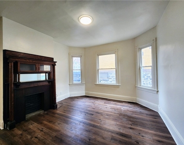 305 Marguerite Ave - Photo Thumbnail 2