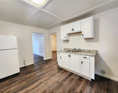 305 Marguerite Ave - Photo Thumbnail 1