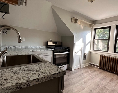 222 Morewood Ave - Photo Thumbnail 6