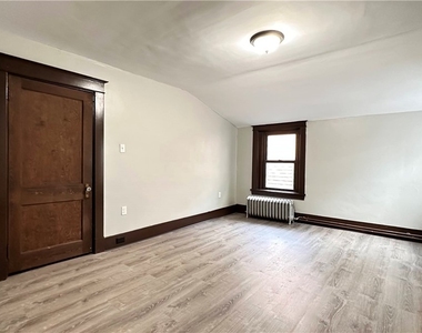 222 Morewood Ave - Photo Thumbnail 3