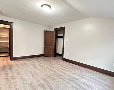 222 Morewood Ave - Photo Thumbnail 4