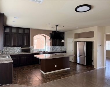 5067 Bootlegger Avenue - Photo Thumbnail 15