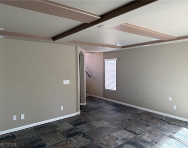 5067 Bootlegger Avenue - Photo Thumbnail 5