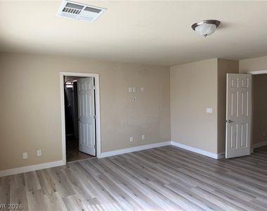5067 Bootlegger Avenue - Photo Thumbnail 21