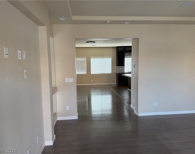 5067 Bootlegger Avenue - Photo Thumbnail 12