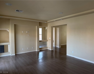 5067 Bootlegger Avenue - Photo Thumbnail 13