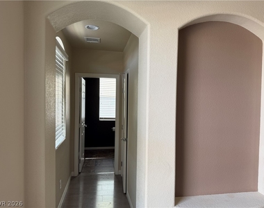 5067 Bootlegger Avenue - Photo Thumbnail 17