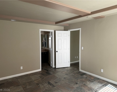 5067 Bootlegger Avenue - Photo Thumbnail 7