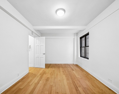 East 56th Street - Photo Thumbnail 3