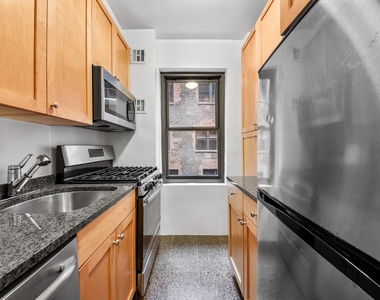 East 56th Street - Photo Thumbnail 2