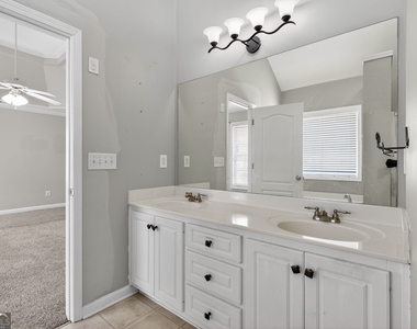 1136 Mason Lee Avenue - Photo Thumbnail 24