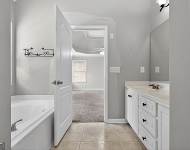 1136 Mason Lee Avenue - Photo Thumbnail 28