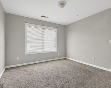 1136 Mason Lee Avenue - Photo Thumbnail 11