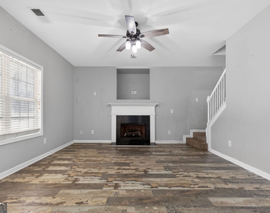 1136 Mason Lee Avenue - Photo Thumbnail 8