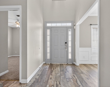 1136 Mason Lee Avenue - Photo Thumbnail 7