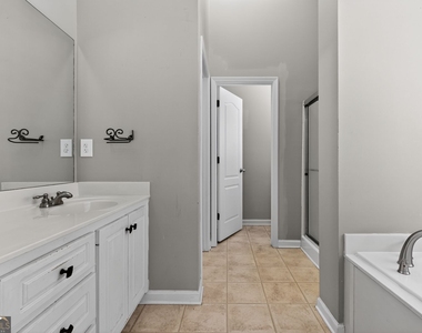 1136 Mason Lee Avenue - Photo Thumbnail 27