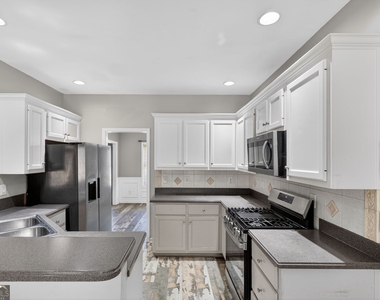1136 Mason Lee Avenue - Photo Thumbnail 17