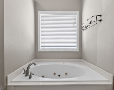 1136 Mason Lee Avenue - Photo Thumbnail 26