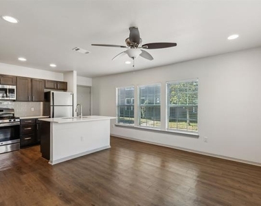 4402 Swiss Avenue - Photo Thumbnail 8