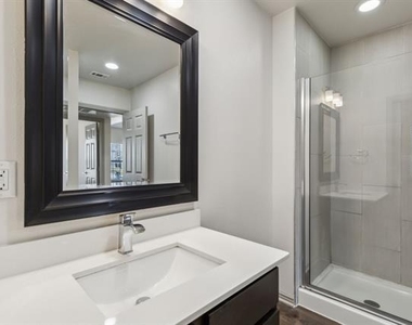 4402 Swiss Avenue - Photo Thumbnail 4
