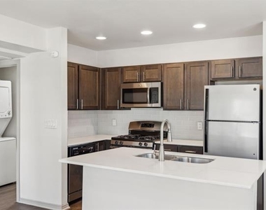 4402 Swiss Avenue - Photo Thumbnail 6