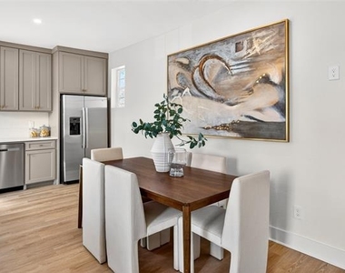 439 W 9th Street - Photo Thumbnail 3