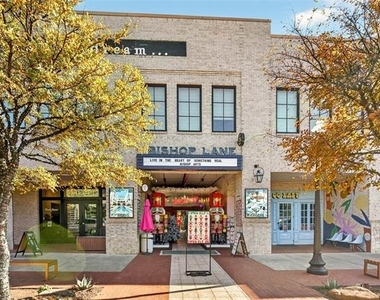 439 W 9th Street - Photo Thumbnail 26