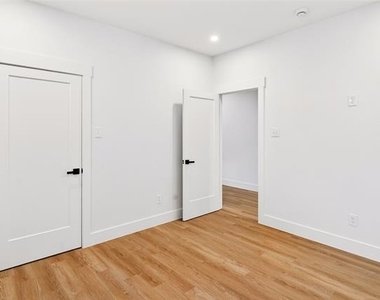 439 W 9th Street - Photo Thumbnail 9