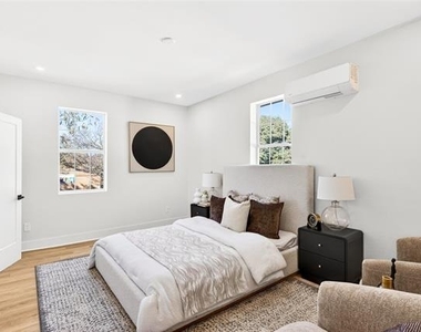 439 W 9th Street - Photo Thumbnail 13