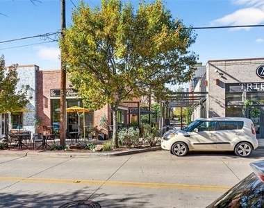 439 W 9th Street - Photo Thumbnail 25