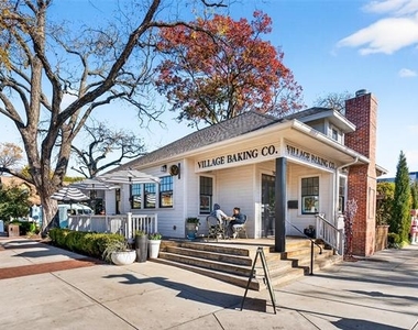 439 W 9th Street - Photo Thumbnail 23