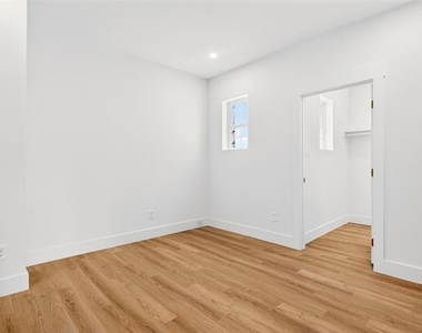 439 W 9th Street - Photo Thumbnail 11