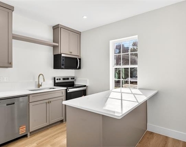439 W 9th Street - Photo Thumbnail 17