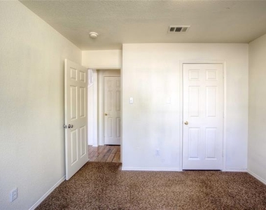 5441 Mohawk Court - Photo Thumbnail 14