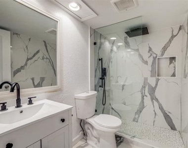 5325 Fleetwood Oaks Avenue - Photo Thumbnail 8
