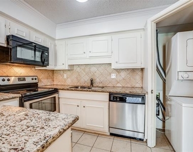 5325 Fleetwood Oaks Avenue - Photo Thumbnail 3