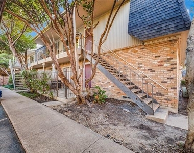 5325 Fleetwood Oaks Avenue - Photo Thumbnail 10