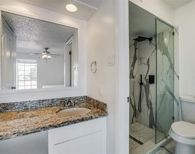 5325 Fleetwood Oaks Avenue - Photo Thumbnail 7