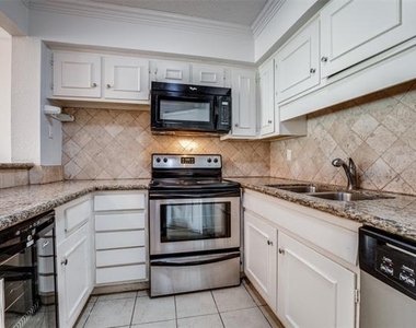 5325 Fleetwood Oaks Avenue - Photo Thumbnail 4