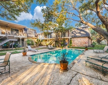5325 Fleetwood Oaks Avenue - Photo Thumbnail 9