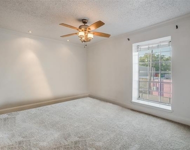 5325 Fleetwood Oaks Avenue - Photo Thumbnail 6