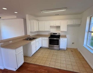 1511 Doyle Avenue - Photo Thumbnail 3
