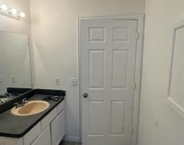 1511 Doyle Avenue - Photo Thumbnail 5