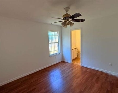 1511 Doyle Avenue - Photo Thumbnail 4